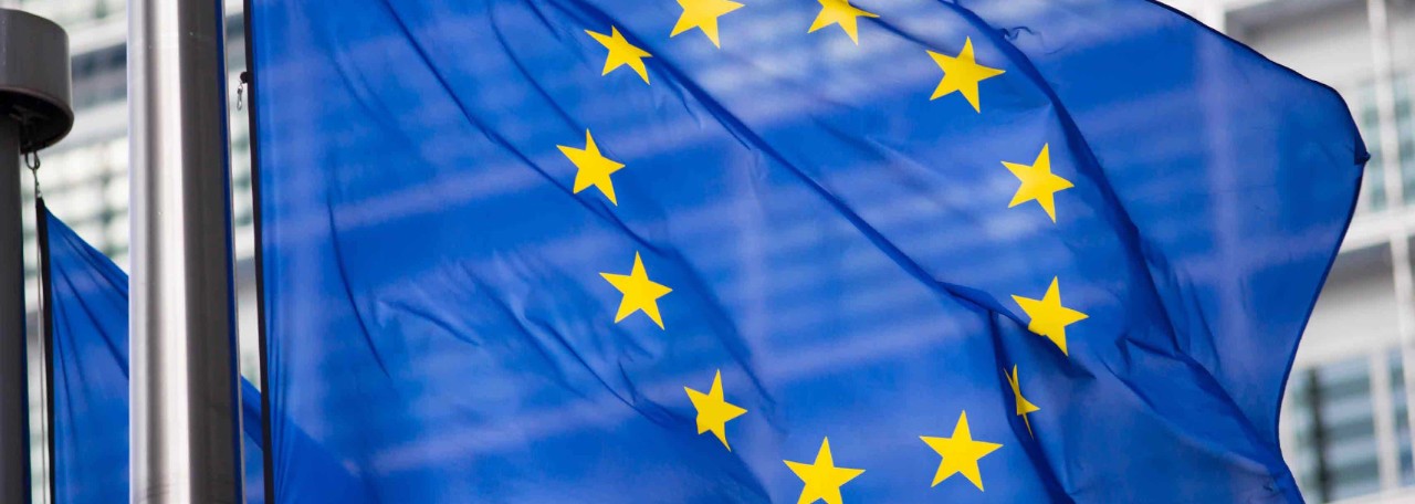 EU-Flagge vor dem Berlaymont-Gebäude in Brüssel.