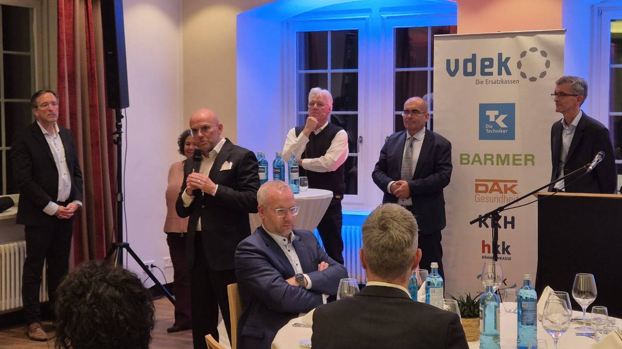 Gesundheitspolitische vdek-Veranstaltung 21.10.2025 in Stuttgart. 1 Frau und 5 Männer in der Diskussion