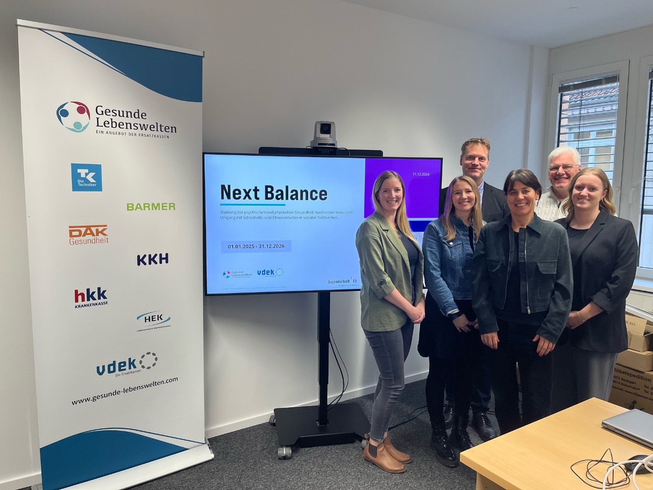 11.12.24 Neues Präventionsprojekt Next Balance, 4 Frauen und 2 Männer in der Gruppe stehend 11.12.24 Neues Präventionsprojekt Next Balance, 4 Frauen und 2 Männer in der Gruppe stehend