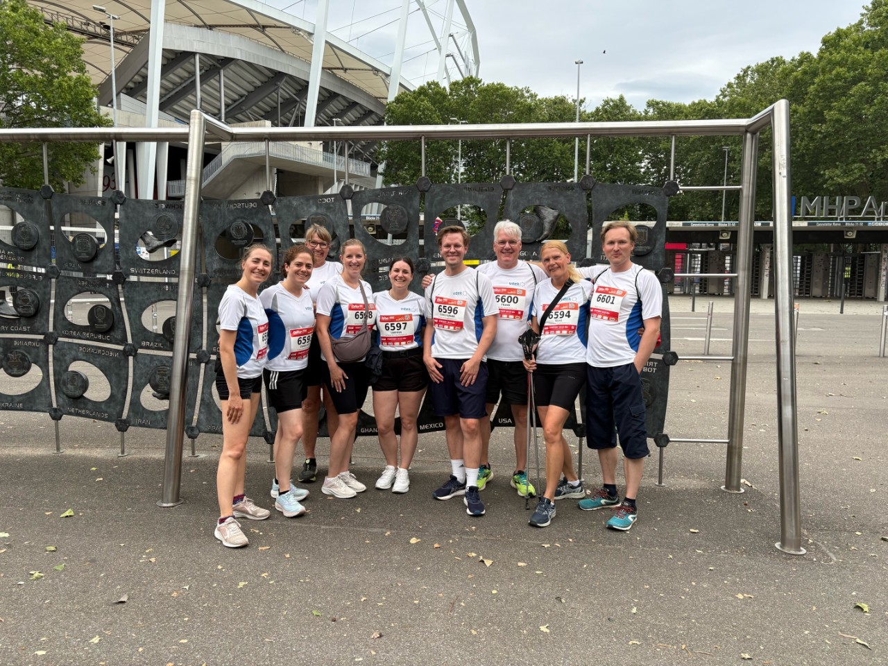 B2Run, 6 Frauen und 3 Männer im Gruppenbild stehend