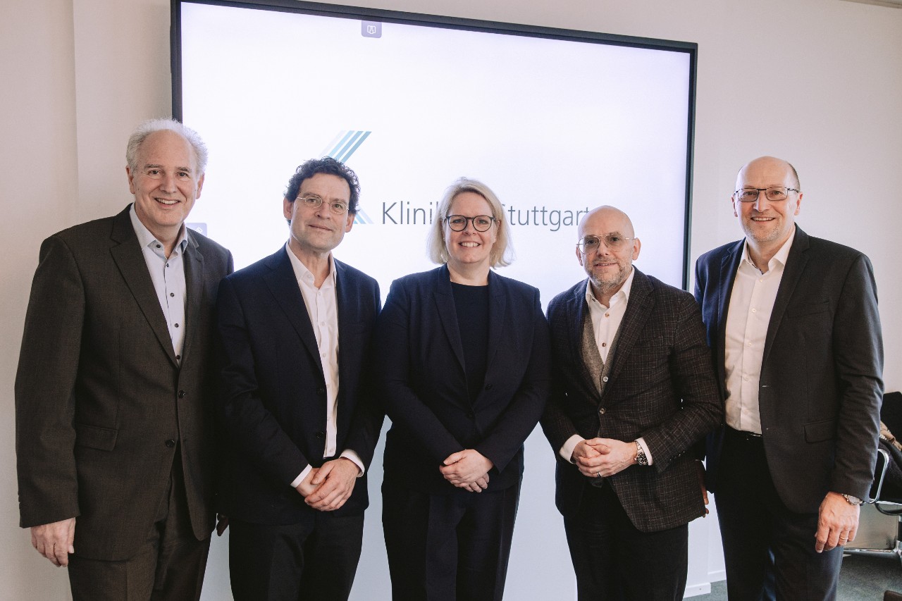 Besuch im Klinikum Stuttgart am 29.1.2026. 1 Frau und 4 Männer im Gruppenbild stehend