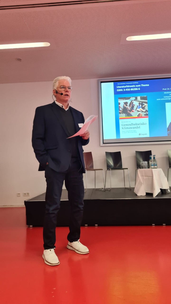 GKV-B&uuml;ndnis f&uuml;r Gesundheit - ein Mann stehend