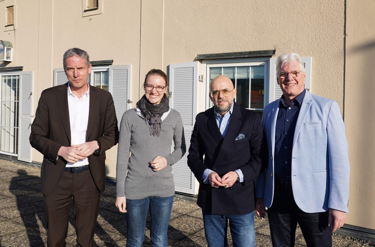 3 Männer und 1 Frau 