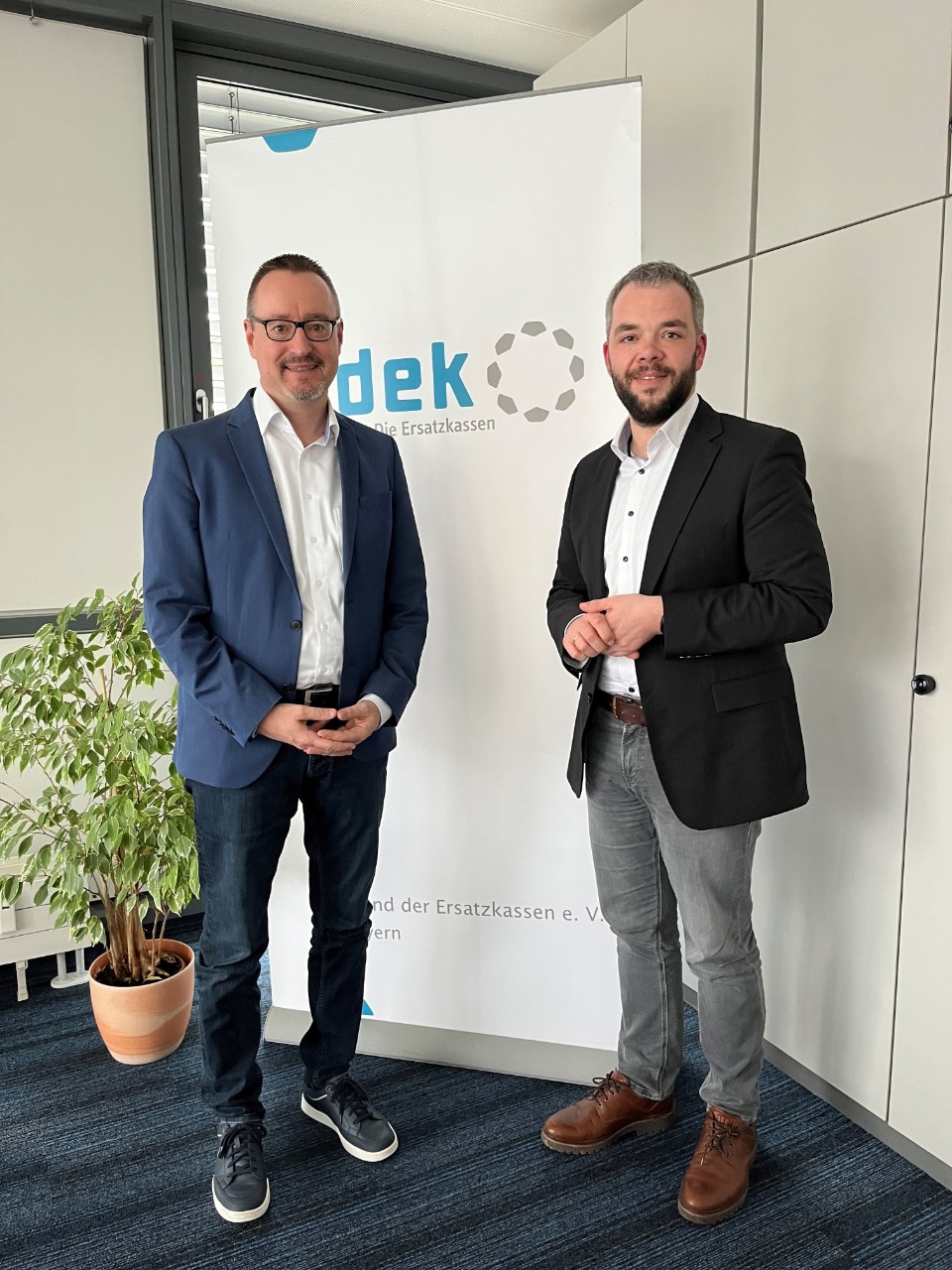 Thomas Hackenberg (Leiter der vdek-Landesvertretung Bayern) und Andreas Hannah-Krahl MdL (Gesundheitspolitscher Sprecher der Landtagsfraktion B90/Die Gr&uuml;nen) in der Landesvertretung