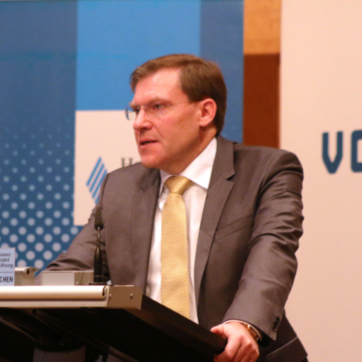 Dr. Langejürgen bei der Eröffnung des Pflegeforums Dr. Langejürgen bei der Eröffnung des Pflegeforums