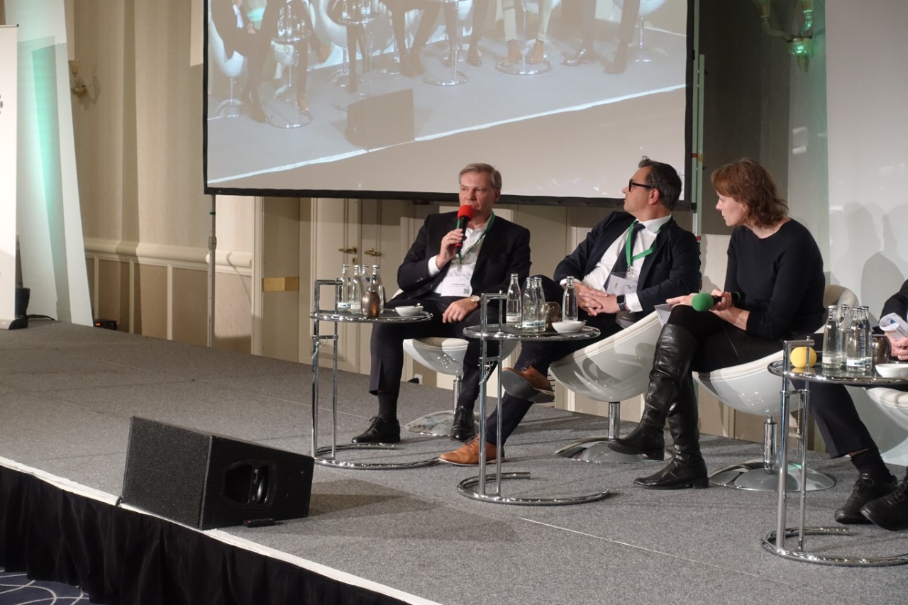 Dr. Ralf Langej&uuml;rgen, Prof. Karagiannidis und Emmi Zeulner, MdB im Gespr&auml;ch.