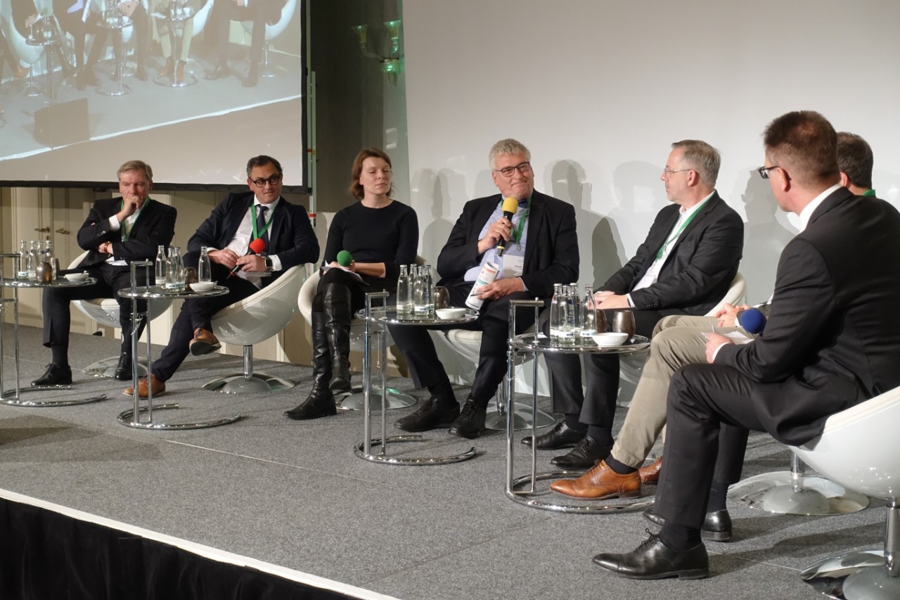 Dir Podiumsdiskussion (1).