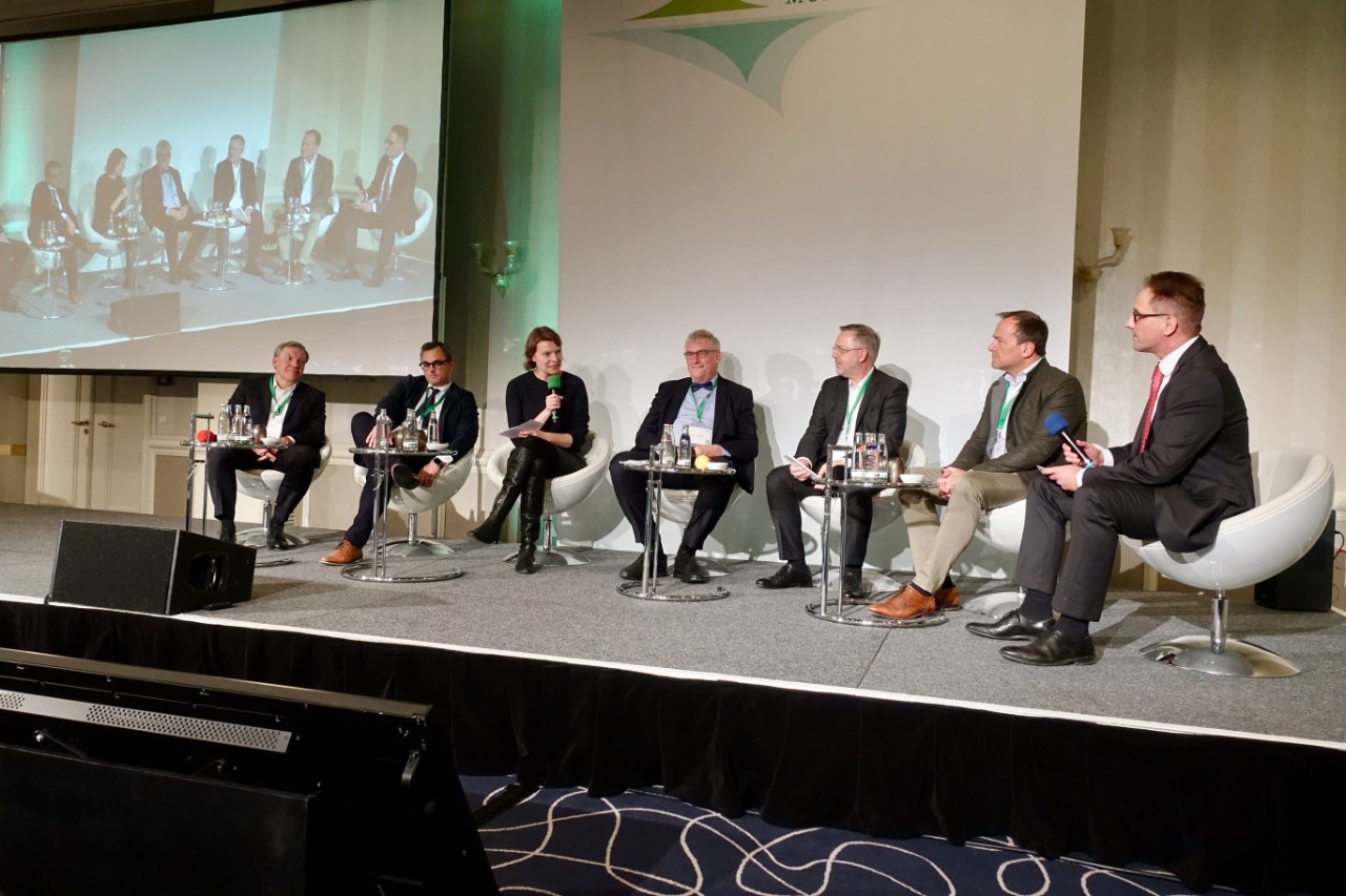 Die Podiumsdiskussion (2).