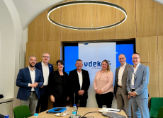 Mitglieder des Gesundheitsausschusses im Bayerischen Landtag und Vertreter:innen der Ersatzkassengemeinschaft Mitglieder des Gesundheitsausschusses im Bayerischen Landtag und Vertreter:innen der Ersatzkassengemeinschaft