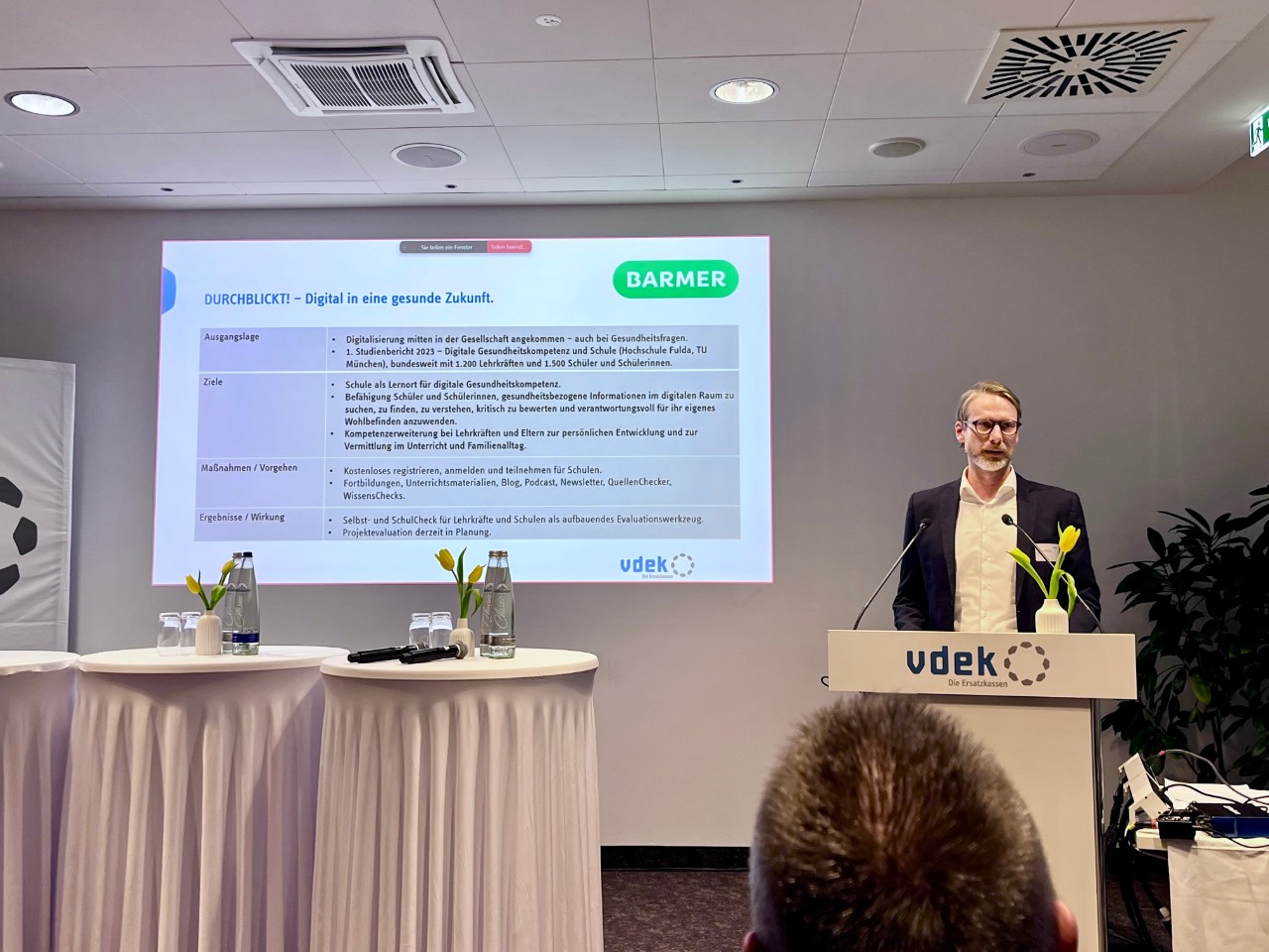 Herr Binder von der BARMER am Rednerpult