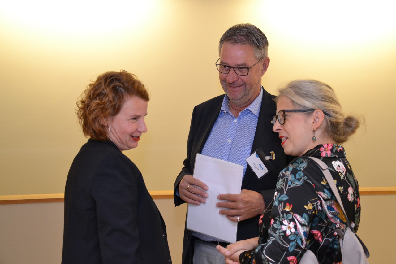 v.l.n.r.: Barbara K&ouml;nig Staatssekret&auml;rin in der Senatsverwaltung f&uuml;r Gesundheit, Pflege und Gleichstellung in Berlin, Uwe Klemens vdek-Verbandsvorsitzender, Susanne Hertzer Leiterin der TK-Landesvertretung Berlin/Brandenburg