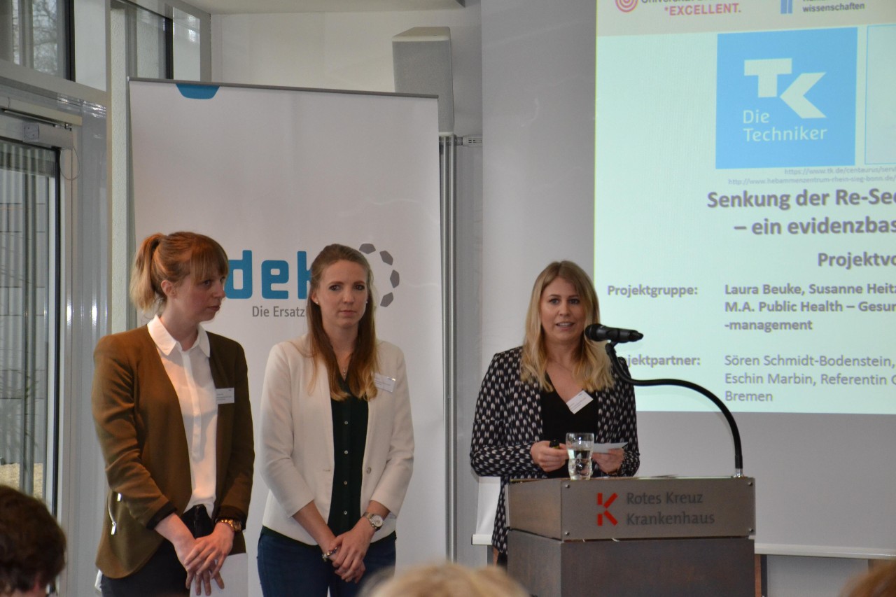 Die Bremer Masterstudentinnen Susanne Heitz, Nadine Watras und Laura Beuke (von links) stellen ihre Studie vor