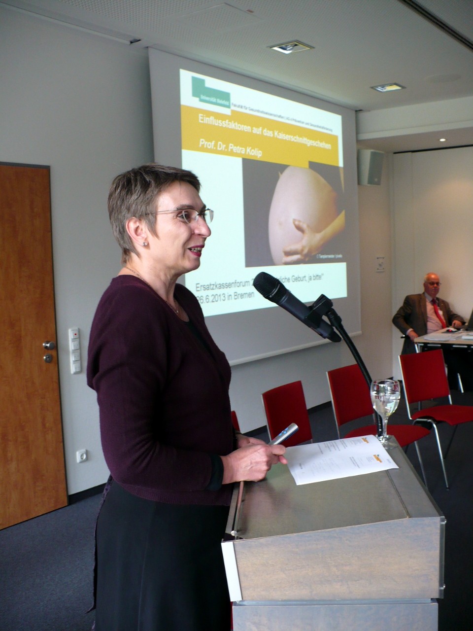 Prof. Dr. Petra Kolip berichtet &uuml;ber die Bertelsmann-Studie zum Kaiserschnitt.