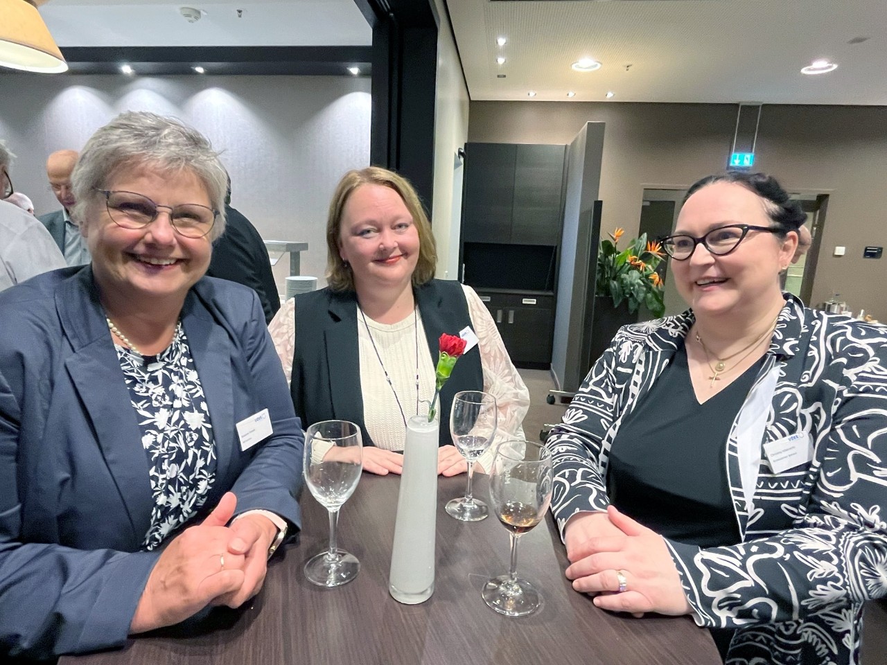 Susanne Froese und Stefanie Widrat, MD Bremen, mit Christina Hillebrecht, &Auml;rztekammer Bremen (v.l.n.r.)