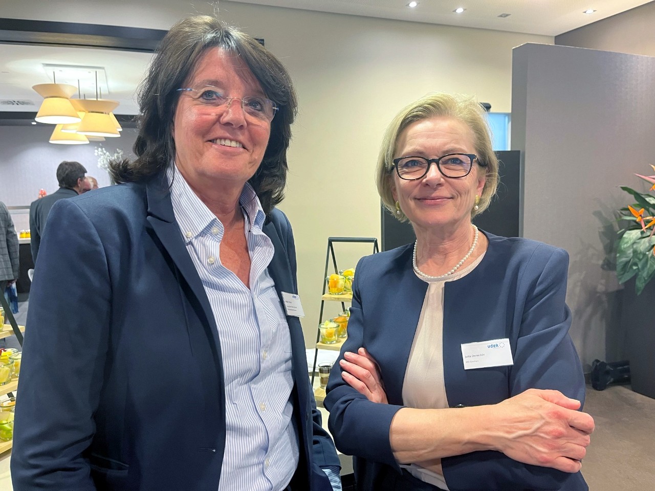 Heike Penon, Gesch&auml;ftsf&uuml;hrerin Gesundheit Nord (links), und Jutta Dernedde vom MD Bremen