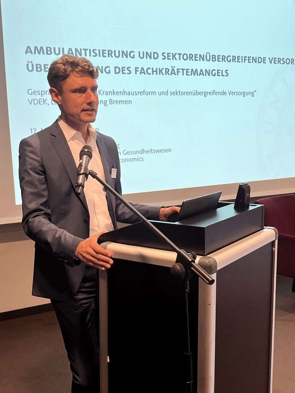 Prof. Dr. Schrey&ouml;gg von der Uni Hamburg stellt vor, wie die Probleme in der Versorgung angegangen werden k&ouml;nnen.