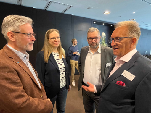 Angeregte Gespräche am Fluss 2025