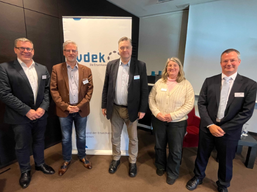 Referentenrunde bei den Gesprächen am Fluss 2025