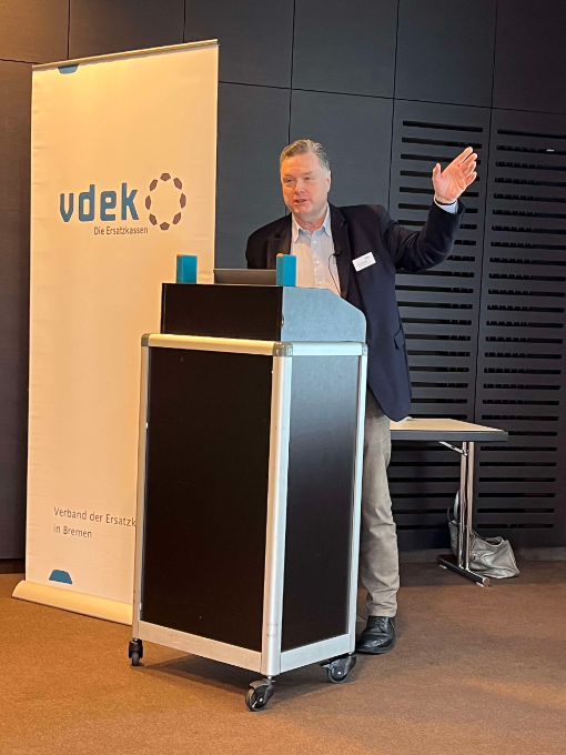 Dr. Bernhard Rochell am Pult