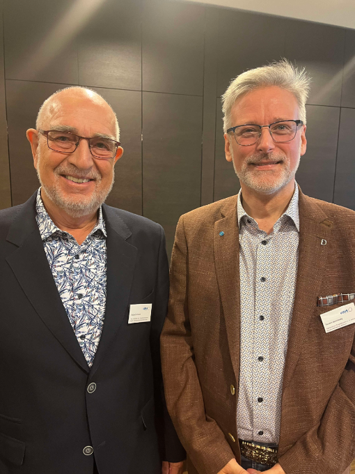 Rege Diskussionen am Rande der Gespräche am Fluss 2025