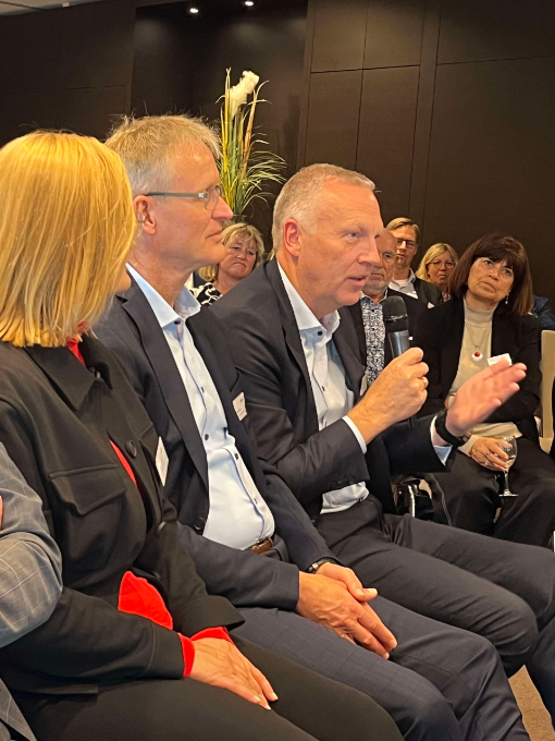 Thomas Kruse mit dem Mikro im Publikum