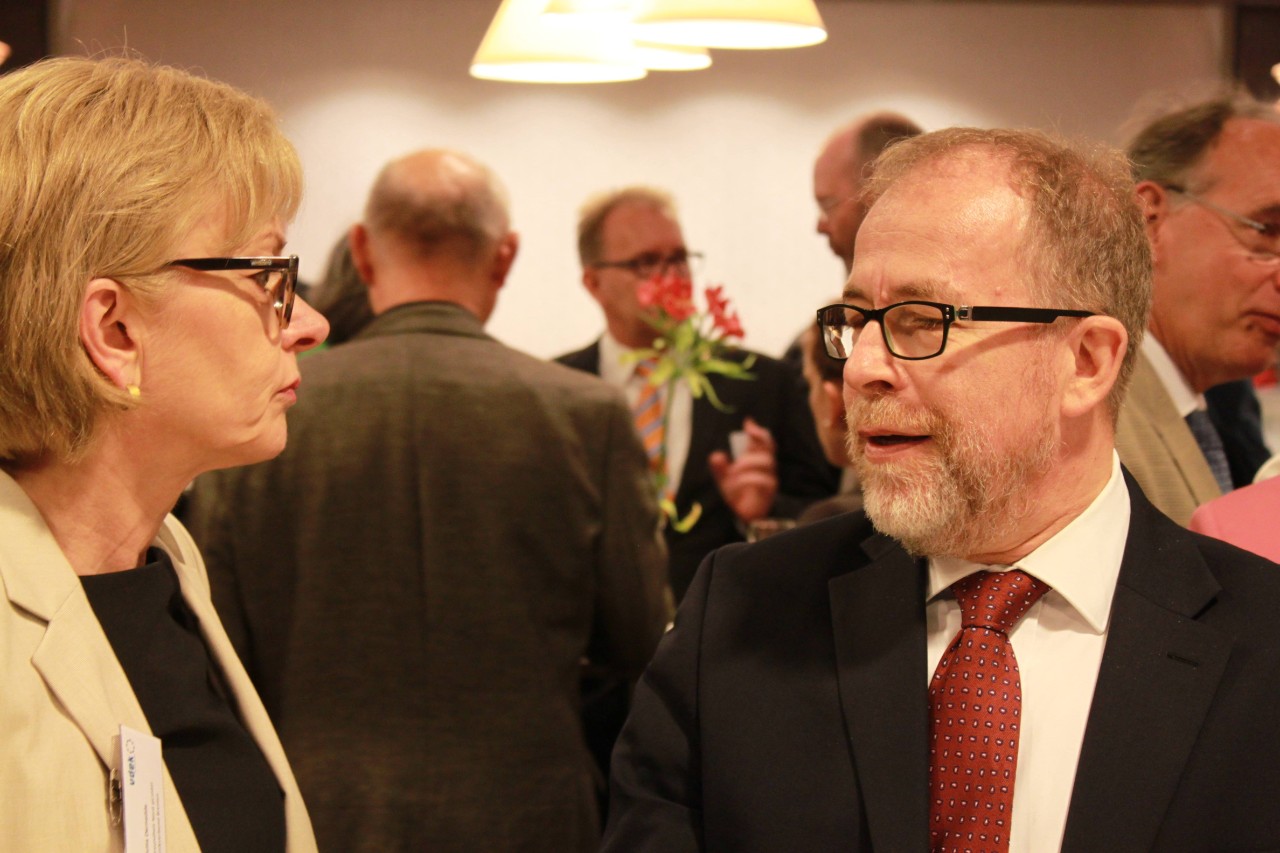 Jutta Dernedde (Gesundheit Nord) und Dr. Christof Veit (IQTIG)