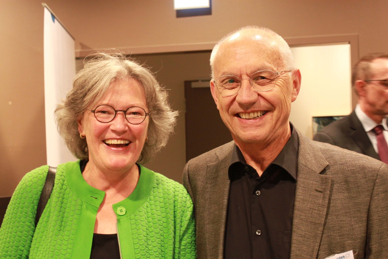 Ulrike Hauffe (BARMER) und Karl-Heinz Schr&ouml;mgens (Psychotherapeutenkammer)