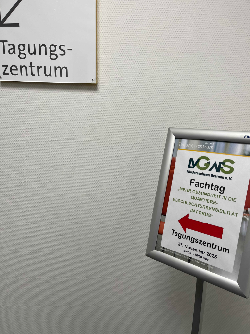 Ein Aufsteller mit Hinweis zu einem Fachtag Prävention