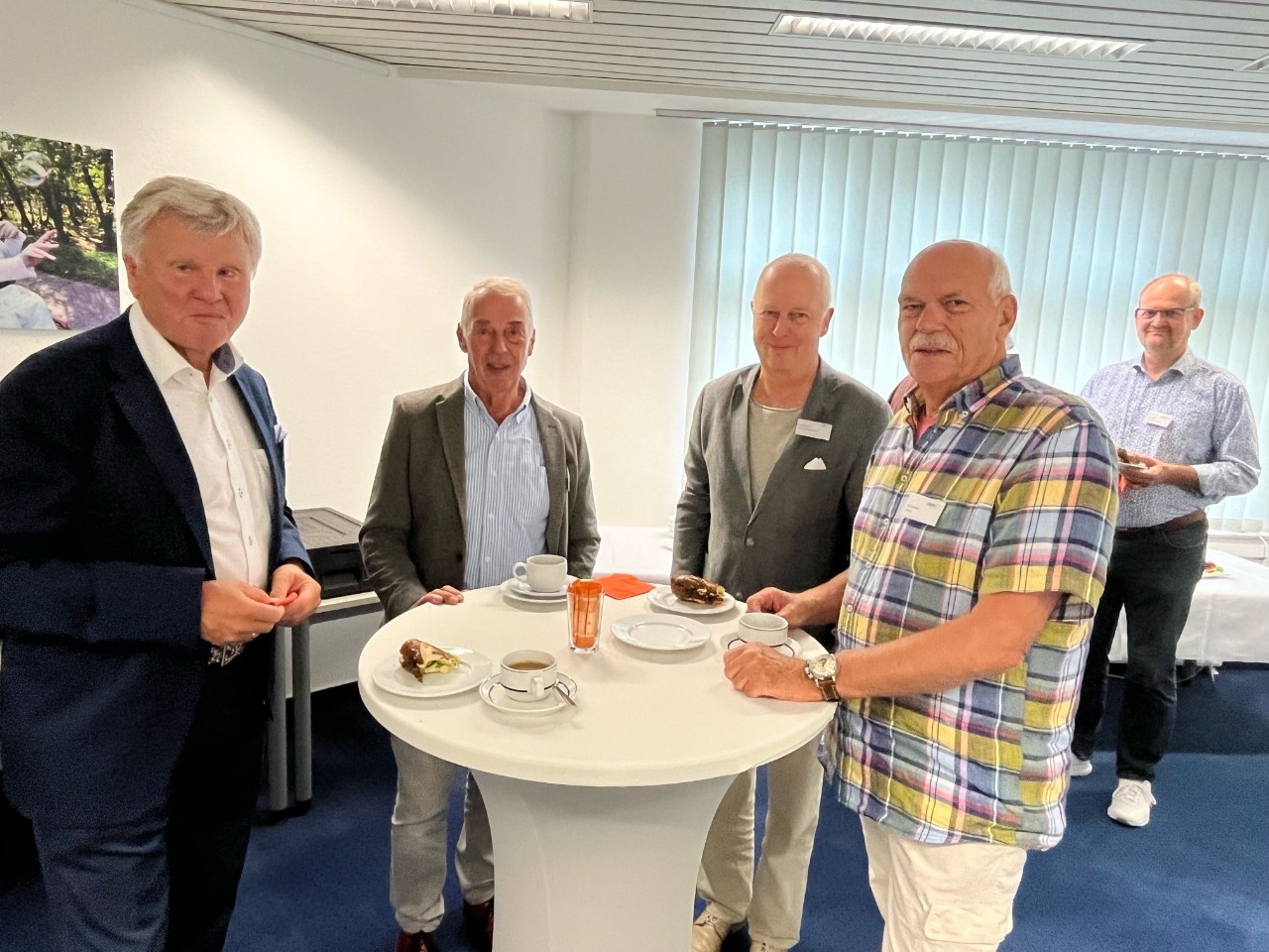 In der Landesvertretung Bremen zu Gast: Hansj&uuml;rgen Schnurr (KKH), Albert Roer (Barmer), J&ouml;rg Henschen (TK), Axel Grotherr (Barmer) und Peter Riedel (hkk) (v.l.n.r.)