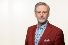Mann in rotem Sakko - Torsten Barenborg, Leiter der vdek-Landesvertretung Bremen Mann in rotem Sakko - Torsten Barenborg, Leiter der vdek-Landesvertretung Bremen