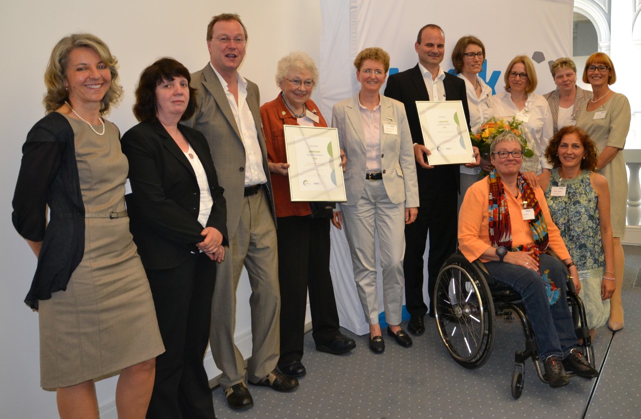 Gruppenbild Jury und Preisträger des Hamburger Selbsthilfepreises 2014