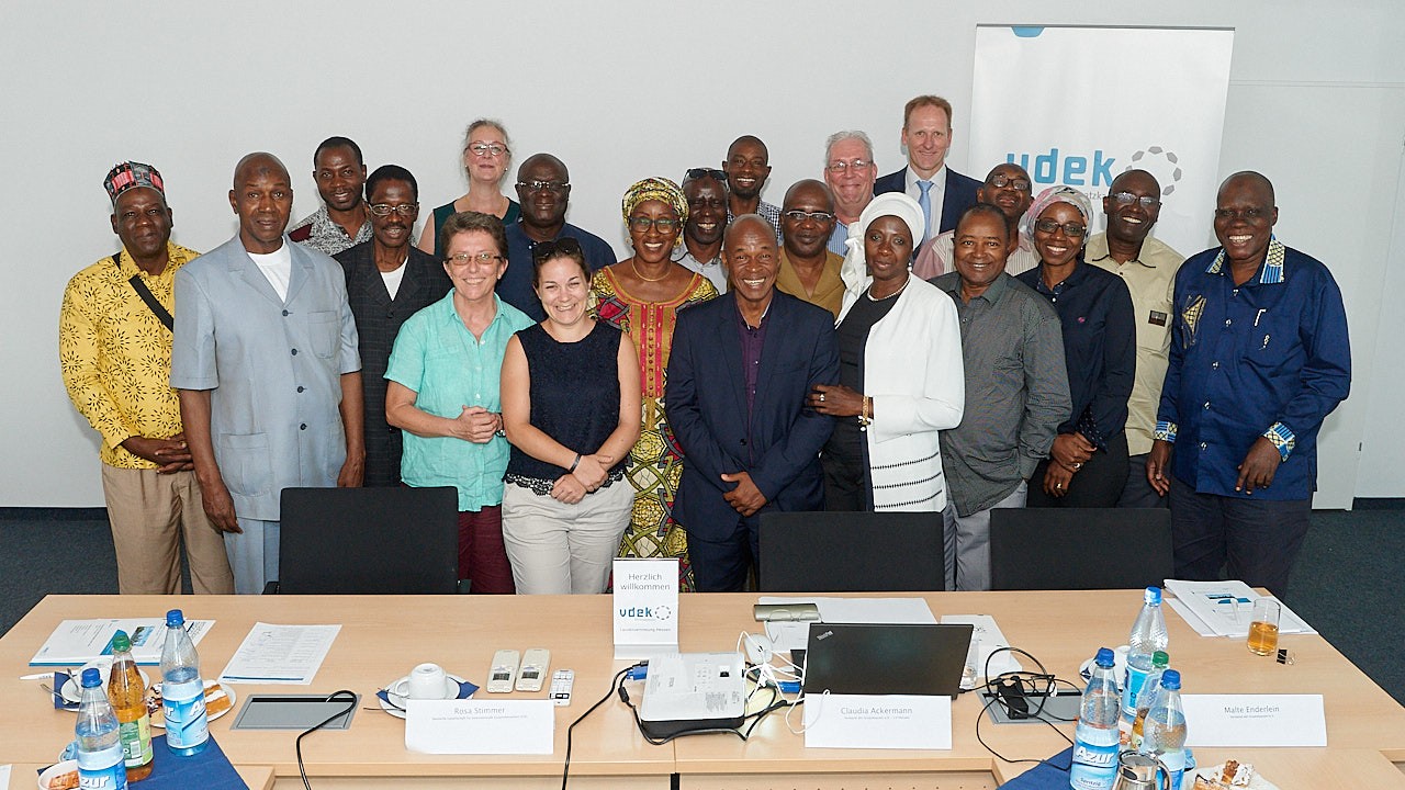 Gruppenbild der Delegation aus Guinea mit den Gastgebern des vdek
