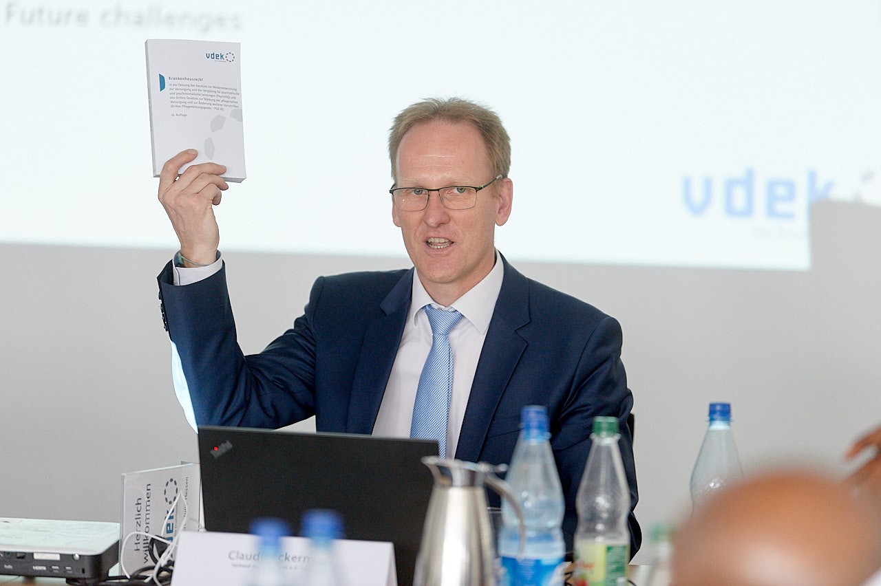 Malte Enderlein beim Vortrag 