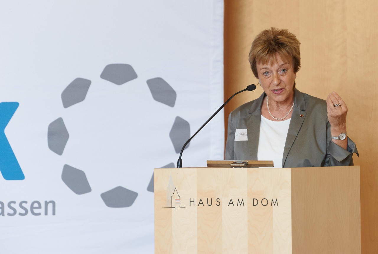 Hedwig Fran&ccedil;ois-Kettner (APS) bei ihrer Keynote &quot;Patientensicherheit in Kliniken - Stand und Handlungsbedarf&quot;