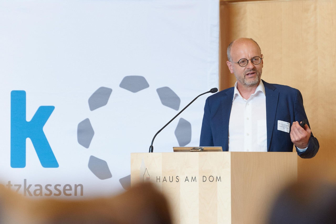 Dr. med. Bj&ouml;rn Misselwitz fragte &quot;Nutzt Qualit&auml;tssicherung dem Patienten?&quot;