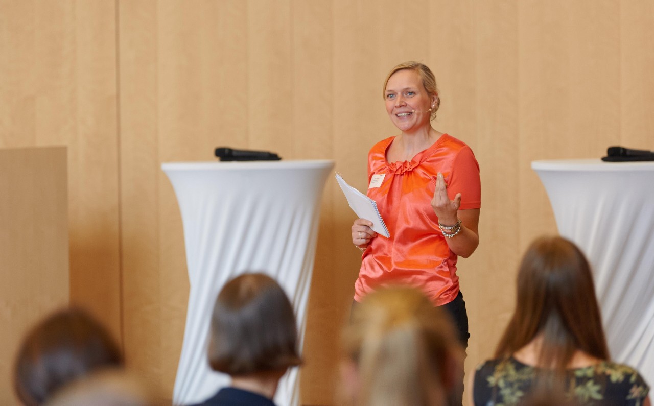 Dr. Lucia Schmidt, Frankfurter Allgemeine Sonntagszeitung, moderierte die Veranstaltung