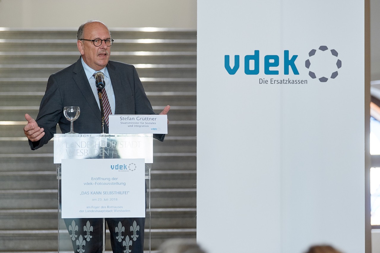Staatsminister Stefan Gr&uuml;ttner bei seinem Gru&szlig;wort