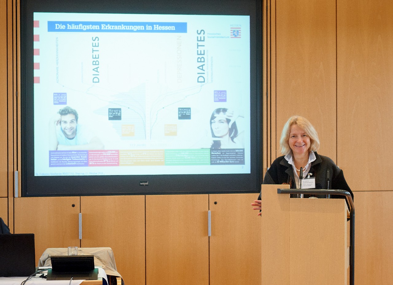 Frau Dr. Maulbecker-Armstrong bei ihrem Vortrag