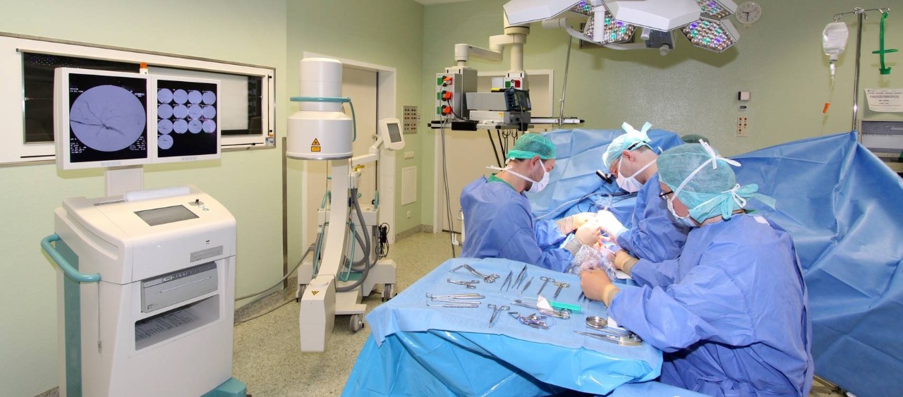 Ärzte bei einer Operation