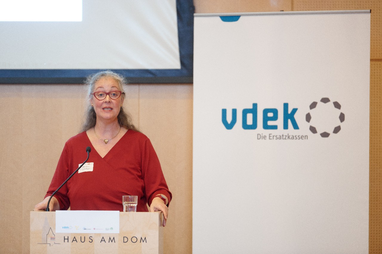 Claudia Ackermann, Leiterin der vdek LV Hessen, bei der Begrüßung