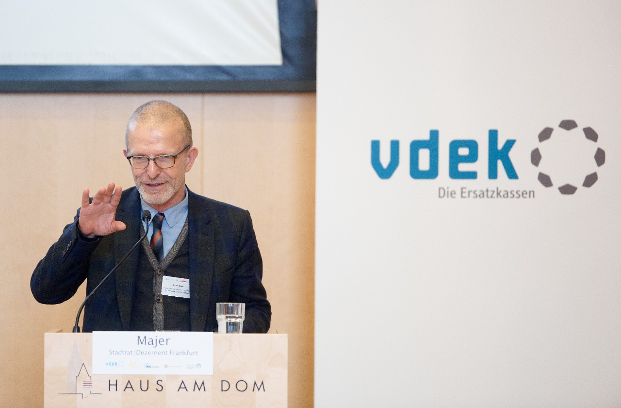 Stefan Majer, Stadtrat, beim Grußwortfür die Stadt Frankfurt