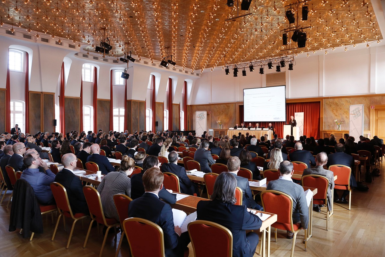 Blick in den Sitzungssaal mit dem Publikum des Rhein-Main-Zukunftskongresses