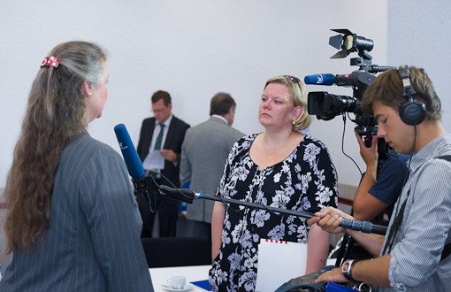 Claudia Ackermann, Leiterin der vdek-Landesvertretung Hessen, im Interview mit dem Fernsehsender hr