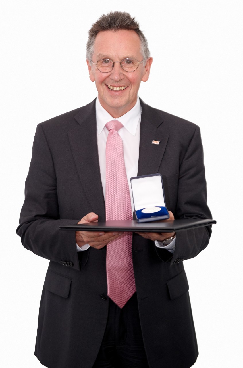 Silberne Verdienstmedaille des vdek an Herbert Trittel verliehen Silberne Verdienstmedaille des vdek an Herbert Trittel verliehen