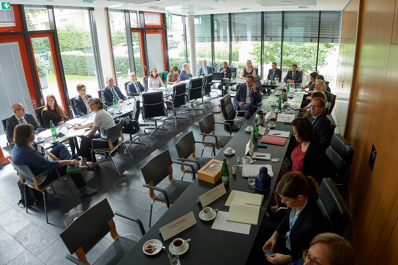 Teilnehmer des 2. Dialogforums Pr&auml;vention im Gespr&auml;ch