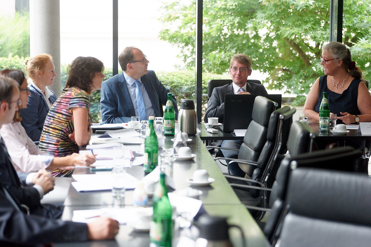 Teilnehmer des 2. Dialogforums Pr&auml;vention im Gespr&auml;ch