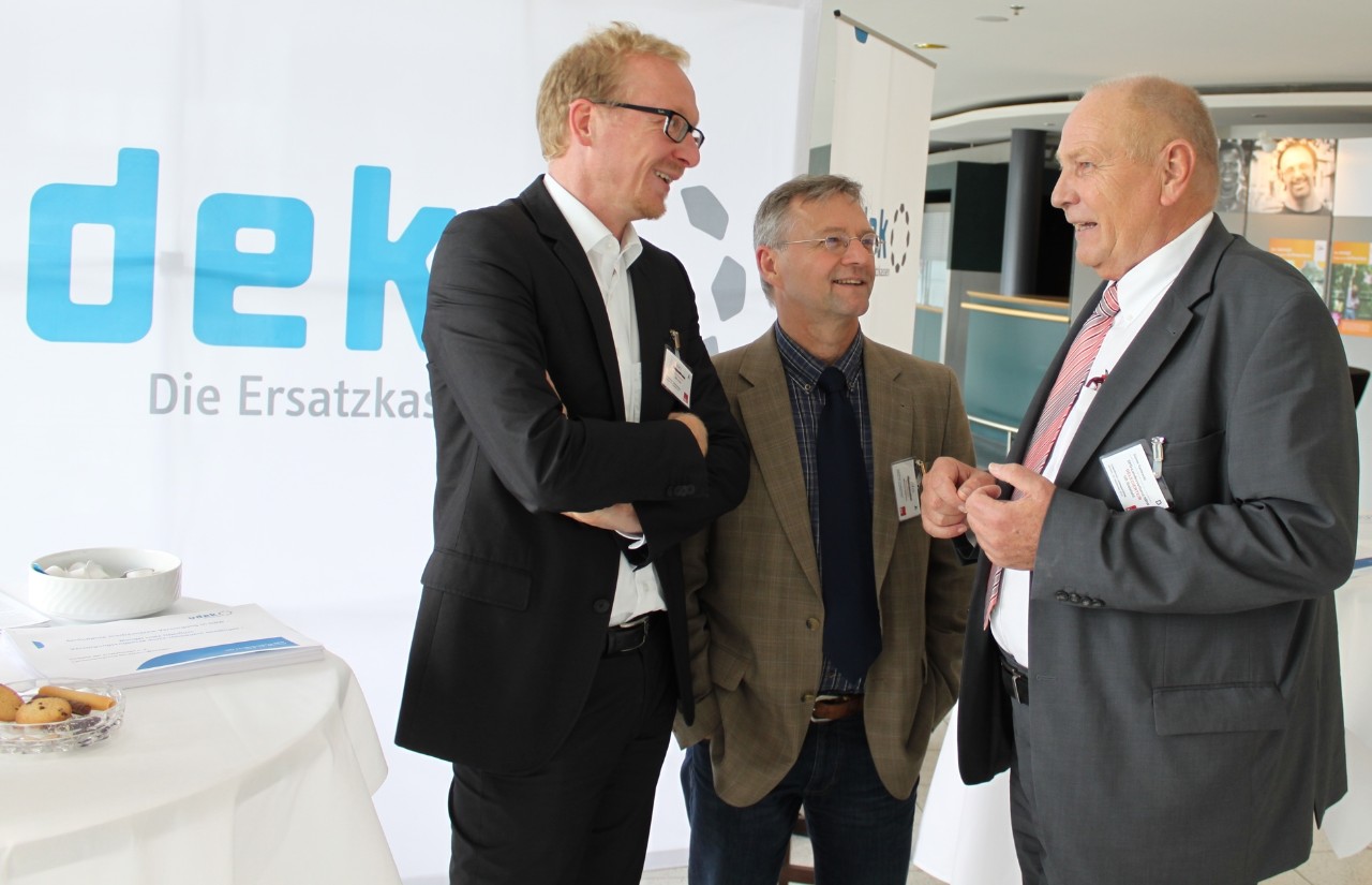 Dirk Ruiss und Michael S&uuml;llwold vom vdek im Gespr&auml;ch mit G&uuml;nter Garbrecht (MdL)