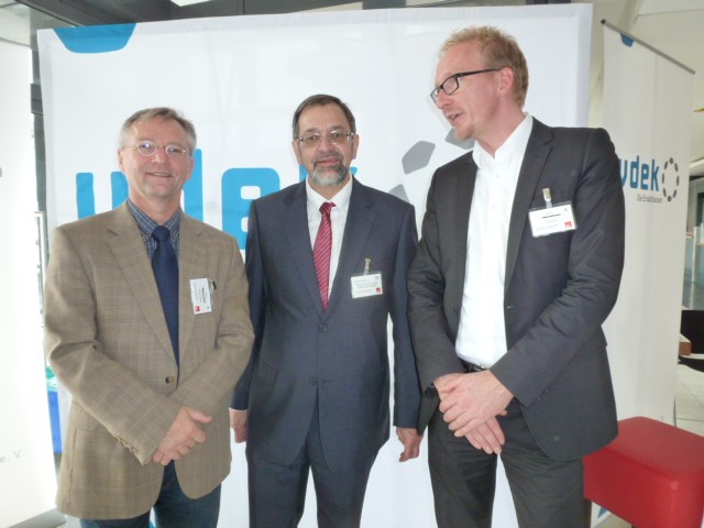 (v.l.n.r.): Michael S&uuml;llwold (vdek), Michael Scheffler (MdL) und Dirk Ruiss (vdek)