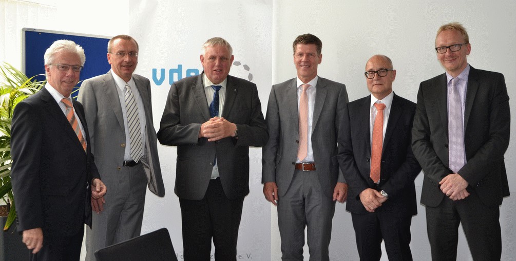 Staatssekretär und Patientenbeauftragter Laumann mit fünf Vertretern der Ersatzkassen vor vdek Logo