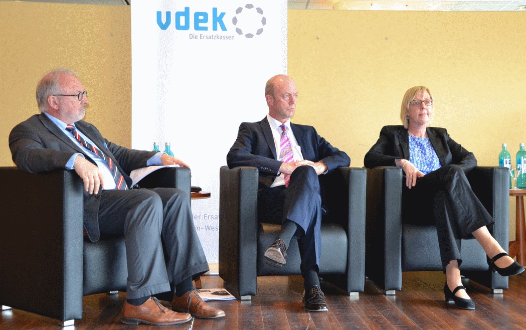 v.l.n.r.: Rudolf Henke (Pr&auml;sident der &Auml;rztekammer Nordrhein), Jochen Brink (Pr&auml;sident der Krankenhausgesellschaft in NRW) und Ulrike Elsner (Vorstandsvorsitzende des vdek)
